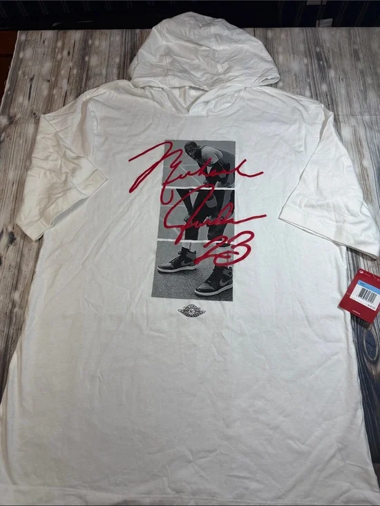 Jordan Men’s White Short-Sleeve Graphic Hoodie Shirt with Red Script size M