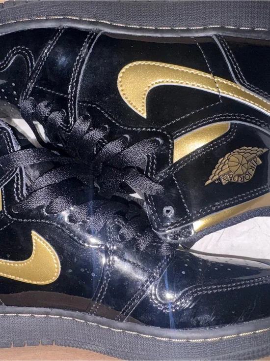 Jordan 1 Retro high Black Metallic Gold GS