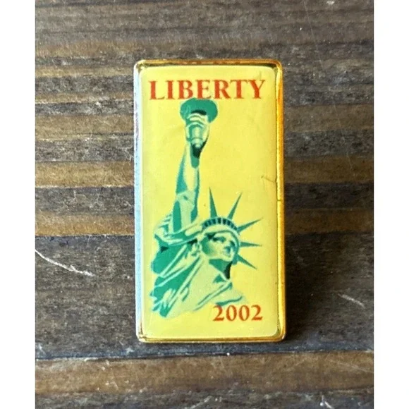 2002 Vintage Statue of Liberty Yellow Enamel Lapel Pin – New York – Ellis Island