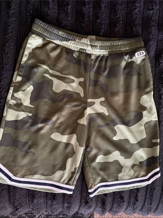GAP boys Camo Athletic Shorts in Olive and Khaki