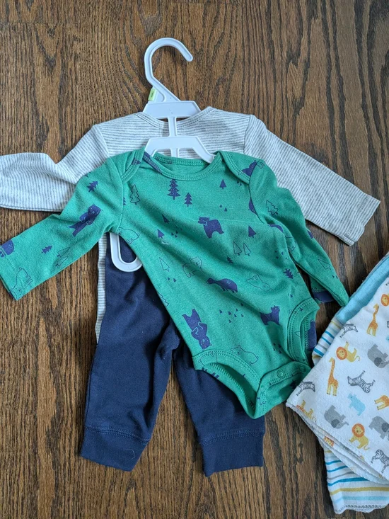 Carter's 3 Piece Outfit And 4 Pack Receiving Blankets