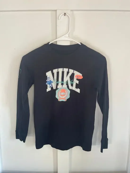Nike girls small shirt