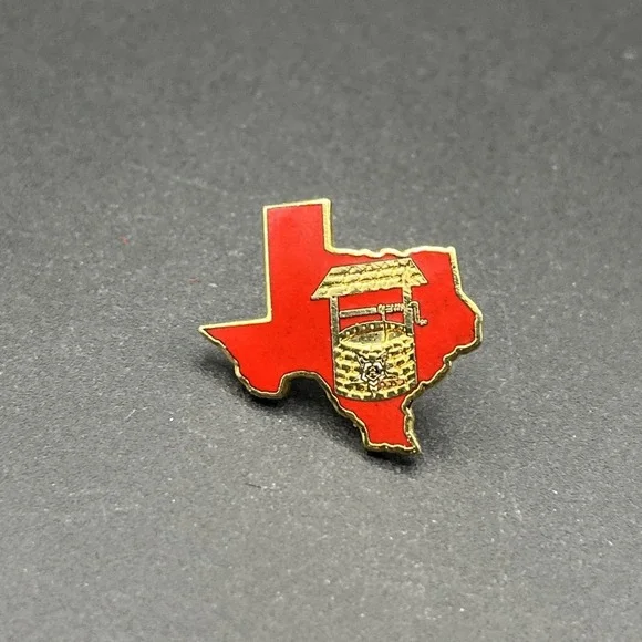 State Of Texas Outline Gold Tone Wishing Well Lapel Hat Pin‎