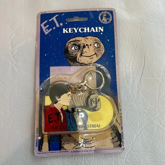 ET Extra Terrestrial Plastic Keychain 1982 Elliot and ET Made in Taiwan‎