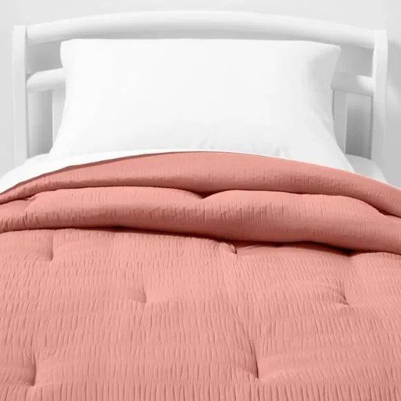 Toddler Seersucker Kids' Comforter Rose Pink - Pillowfort