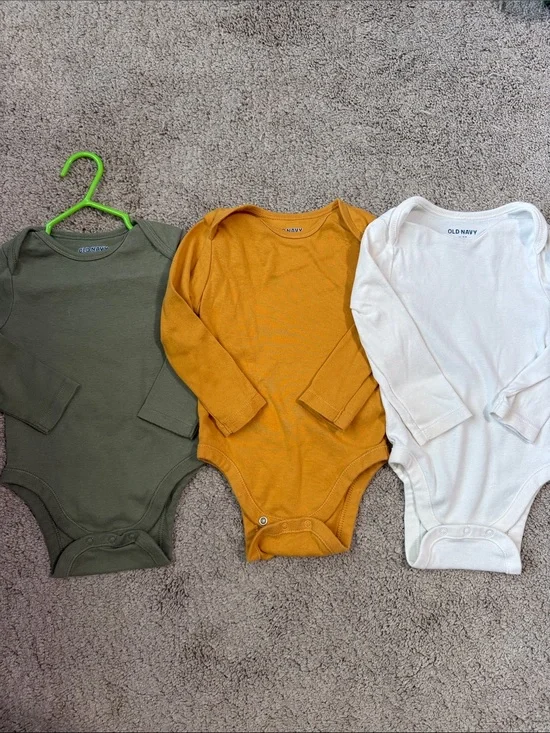 👶 5/$10!! Old Navy (3) Long-Sleeve One-Piece Bodysuits - Olive, Mustard, White