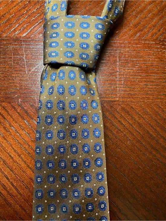 Indochino Men’s Brown Pattern Silk Tie with Blue and Cream Medallions