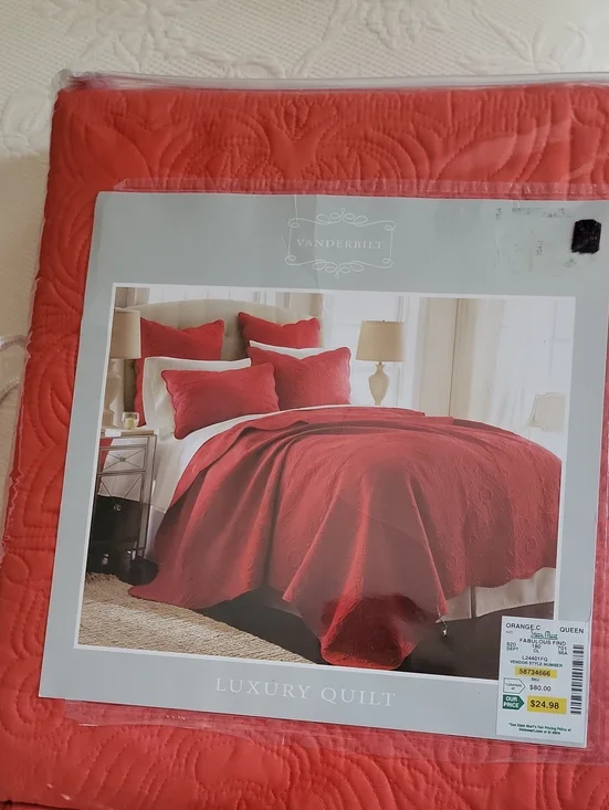 VANDERBILT Red Luxury Quilt - Full/Queen