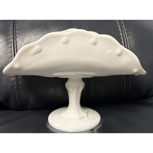 Vntg Indiana Glass Teardrop Fruit Bowl Banana Stand White Milk Glass 8