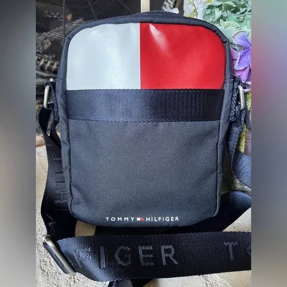 UNISEX Tommy Hilfiger Navy Flag Block Mini Reporter Crossbody Bag NWOT