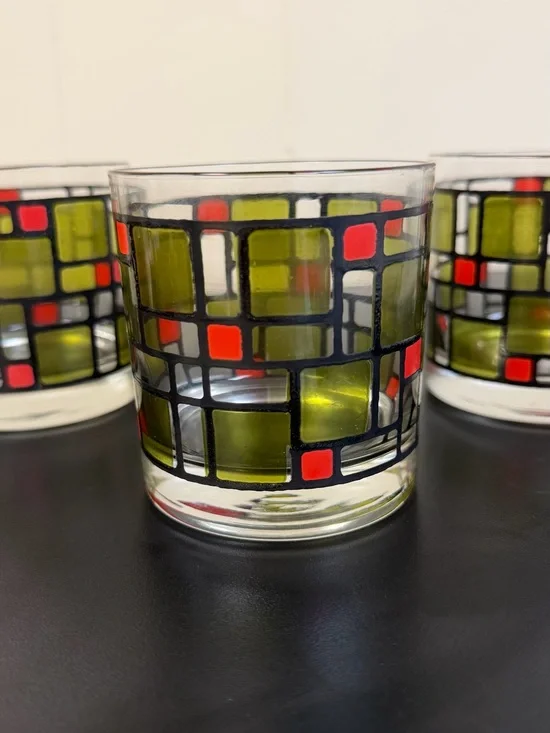 Geometric Olive Green and Red Glass Tumbler‎