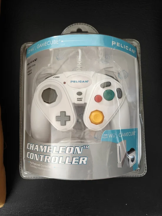 Pelican Chameleon Wired GameCube/Wii Controller — White