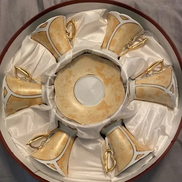 D’Lusso Home Collection Never Used Peach/beige color Demitasse/espresso set