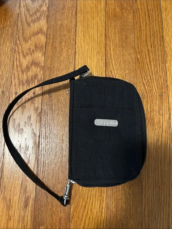 Baggallini Black Zip Wristlet Wallet