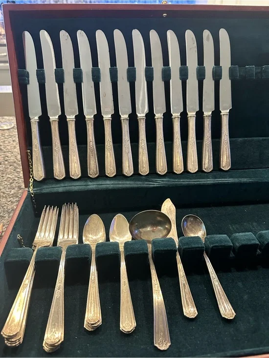 Vintage 36-Pc Rogers & Brother Silverplate Flatware Set - 1916 Jewel Pattern A1