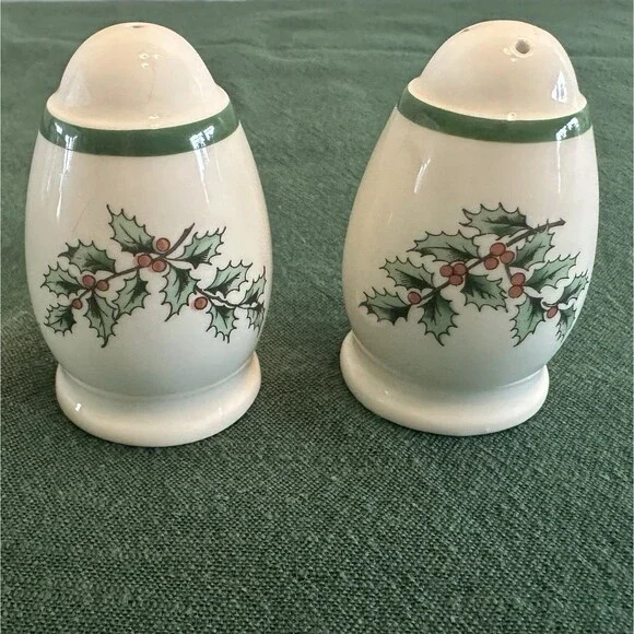 Vintage Spode Christmas Tree Salt & Pepper Shakers Green Trim Made in England
