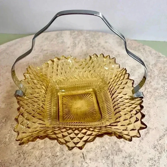 Vintage Yellow Silver-Tone Handle Diamond‎ Amber Gold Sawtooth Edge Candy Dish