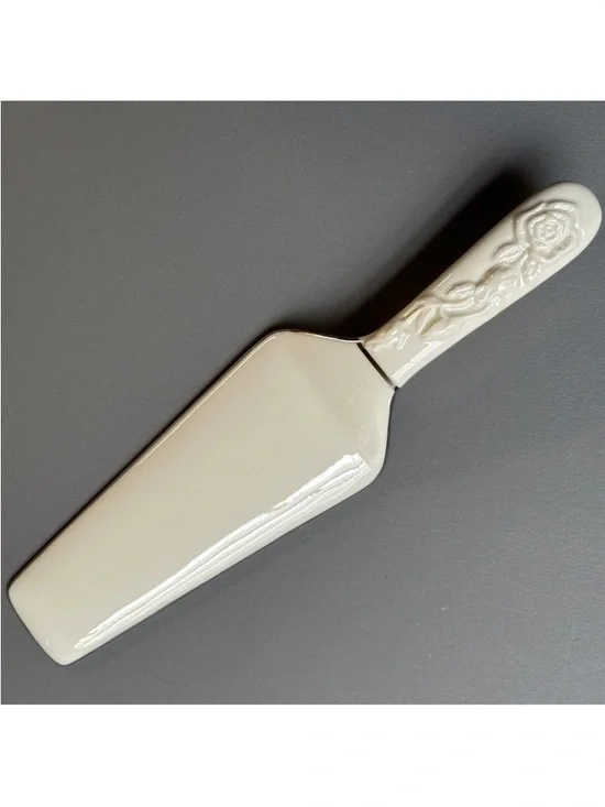 Vintage Royal Limited Porcelain Cake Server‎ - Ivory