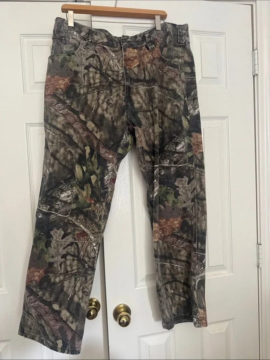 Mossy Oak Men's Cargo Pants in Forest Camo
