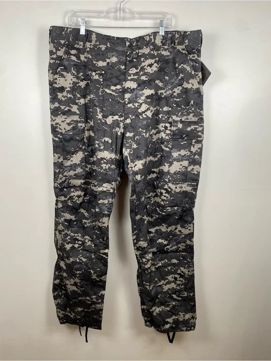 NWT Backbone Men's Camo Cargo Utility Pants XL