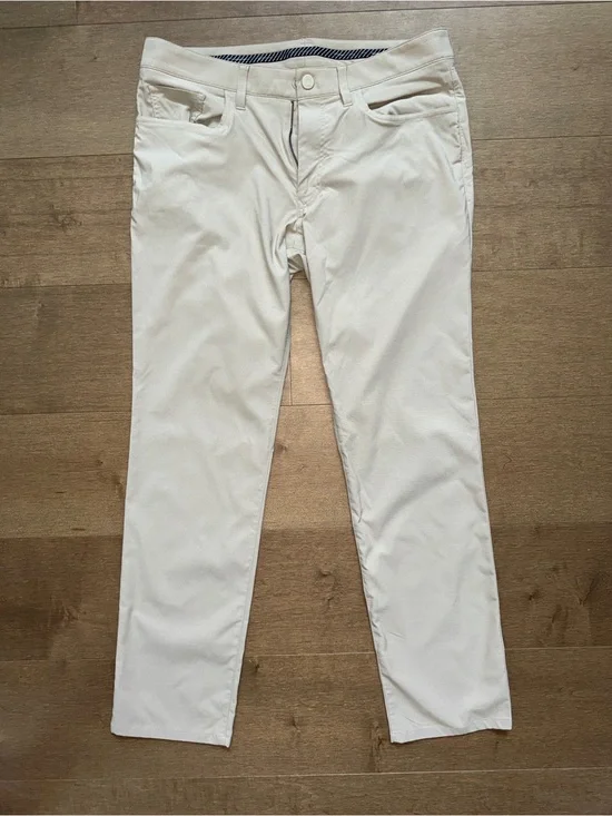 Men's Bonobos Golf Athletic Khakis 34/32 slim fit, smoke free home.