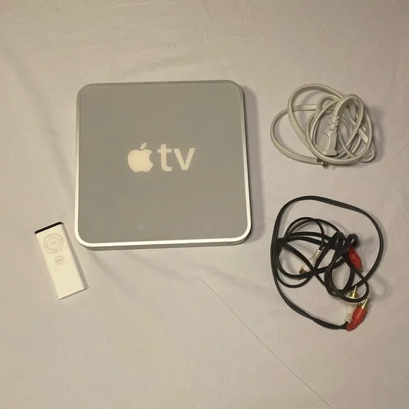 Apple TV White 1st Generation Model A1218 Streamer w/ Remote, Charging Cord EUC