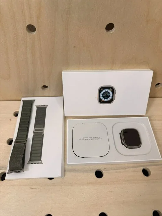 Apple Watch Ultra 49mm (1st Gen) Titanium Midnight Ocean Band Alpine Loop