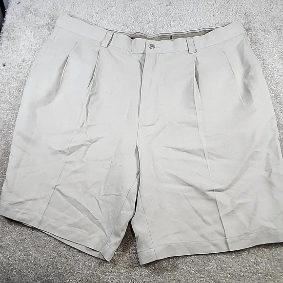 Tommy Bahama Shorts Mens 42 Tan 100% Silk Pleated Relaxed Fit Khaki