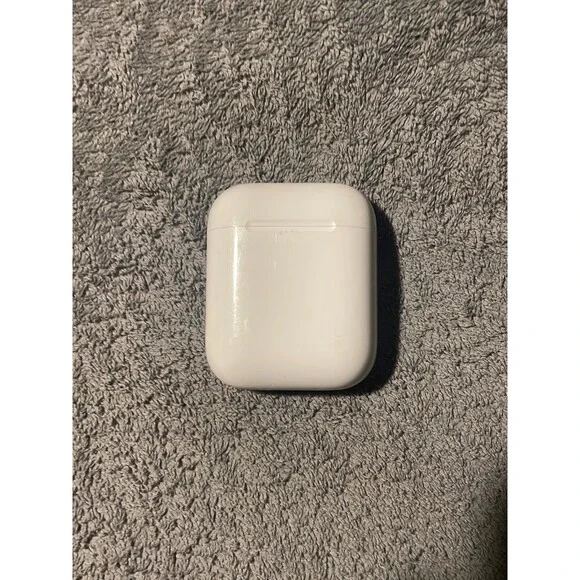 Apple AirPods Charging Case