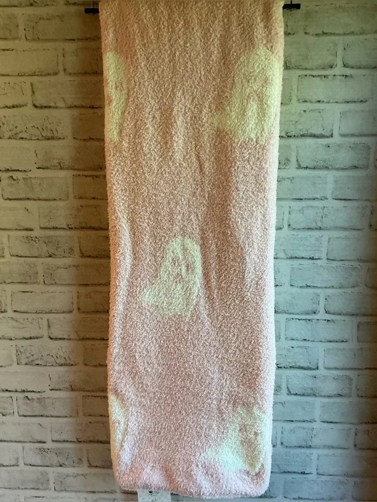 CUPCAKES & CASHMERE Feather Knit Ghost Throw-50” x 70”