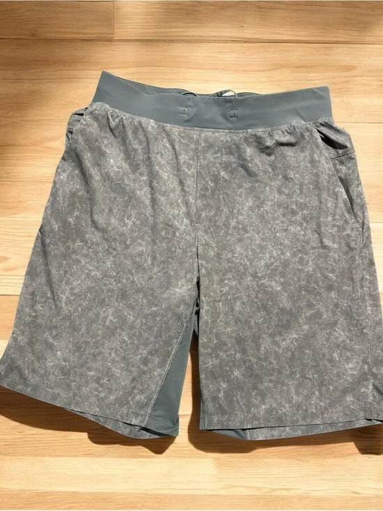 Ex condition! Mens Lululemon Linerless Drawstring Shorts Size M 7” inseam