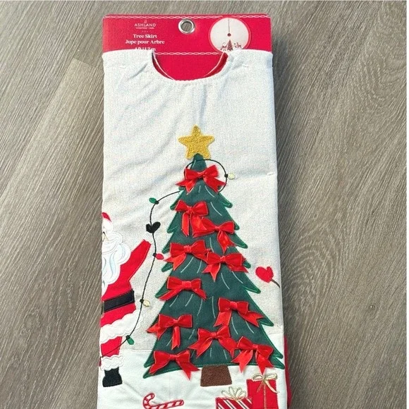 NEW Ashland Christmas Tree Skirt 48in Santa Claus 3D Red Bows Embroidered‎ Cream