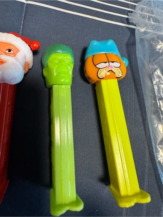 3 Vintage apex Candy Dispenser’s Hulk, Garfield, Santa Claus 👍👍👍