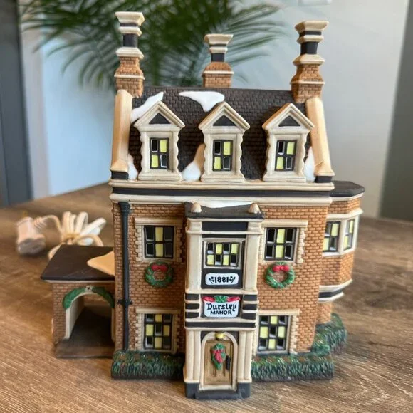 Dept 56 “DURSLEY MANOR” Christmas Village Collection.