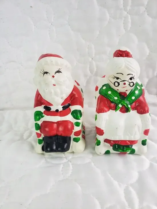 Vtg Chalkware Santa & Mrs Claus Rocking Chairs Christmas Salt Pepper Shaker Set