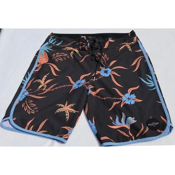 Quiksilver Highline Board Shorts Men's Size 31 Black Floral Barbed Wire Print