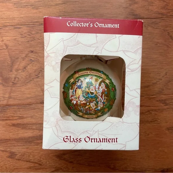 Walt Disney Collector Christmas Ornament Snow White Dwarves 2005 Holiday