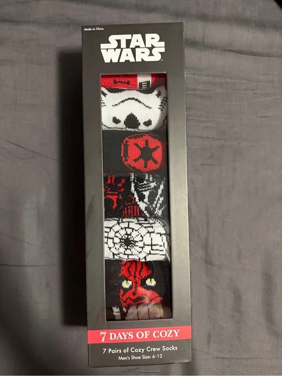 NWT Star Wars Men’s Crew Socks 7-Pack Size 6-12– Black, White & Red