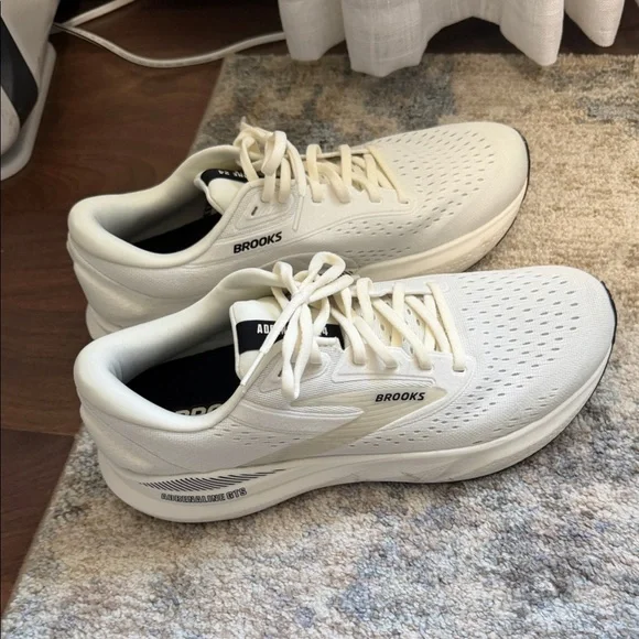 Brooks Men's Athletic Shoes in Cream/White