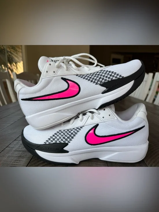 Nike Air Zoom G.T. Cut Academy EP White/Black/Pink Basketball Men’s Size 9.5