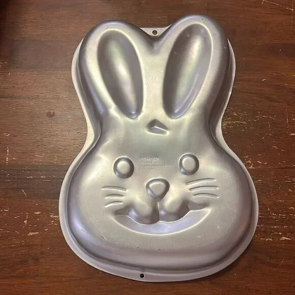 2003 Wilton Rabbit Cake Pan
