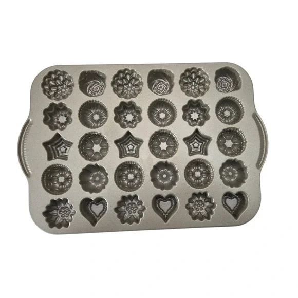 Nordic Ware Bundt Tea Cakes‎ and Candies Pan, Makes 30 Candies or Cakes