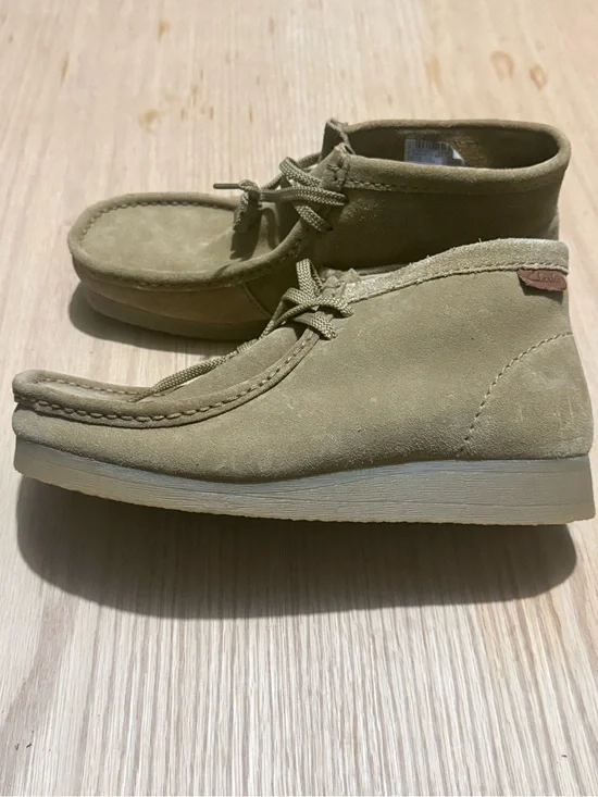 Clarks Men's Suede Chukka Boots in Tan