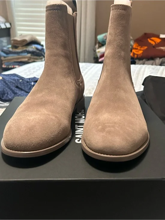 Men's Suede Chukka Boots in Taupe