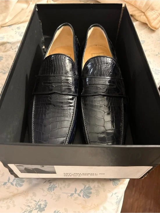Croc-Embossed Penny Loafers in blu