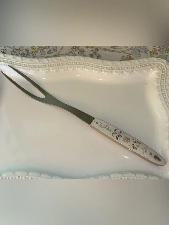 Ekco Flint Arrowhead meat/carving fork in the Harvest Wheat pattern Vintage