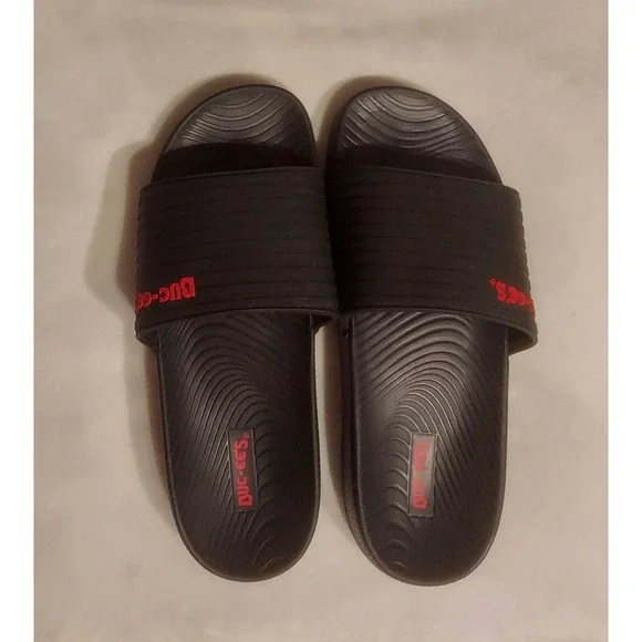Buc-ees Mens Womens Black with Red Lettering Slides Slip-Ons Flats Size M/8 W/10