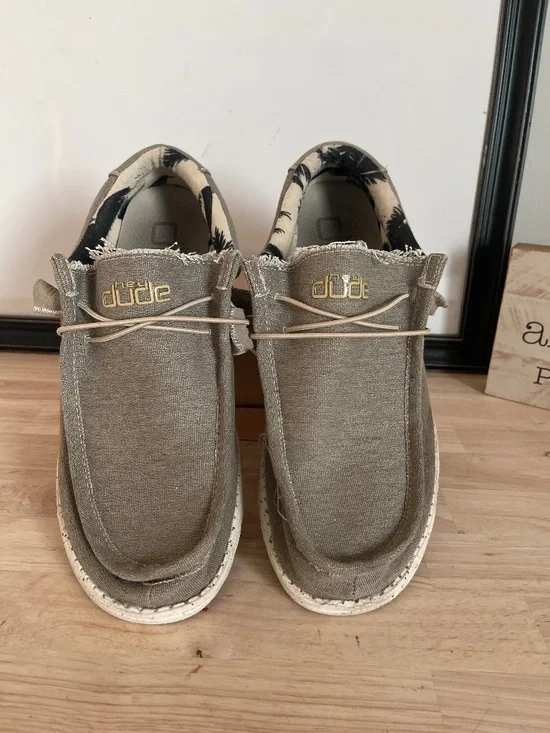 Men’s Hey Dude Shoes Size 12 Beige Preowned