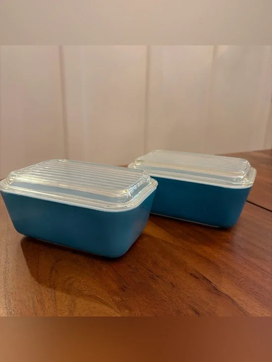 Vintage Pyrex 502 Blue Turquoise Refrigerator Dishes 1.5 Pint Pair w/ 502-C Lids