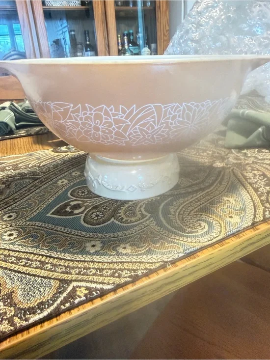 Pyrex Tan Mixing Bowl with White Floral Band
